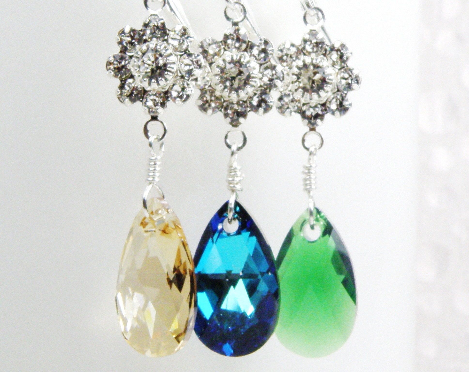 Orecchini pendenti con pietra goccia d'acqua color argento