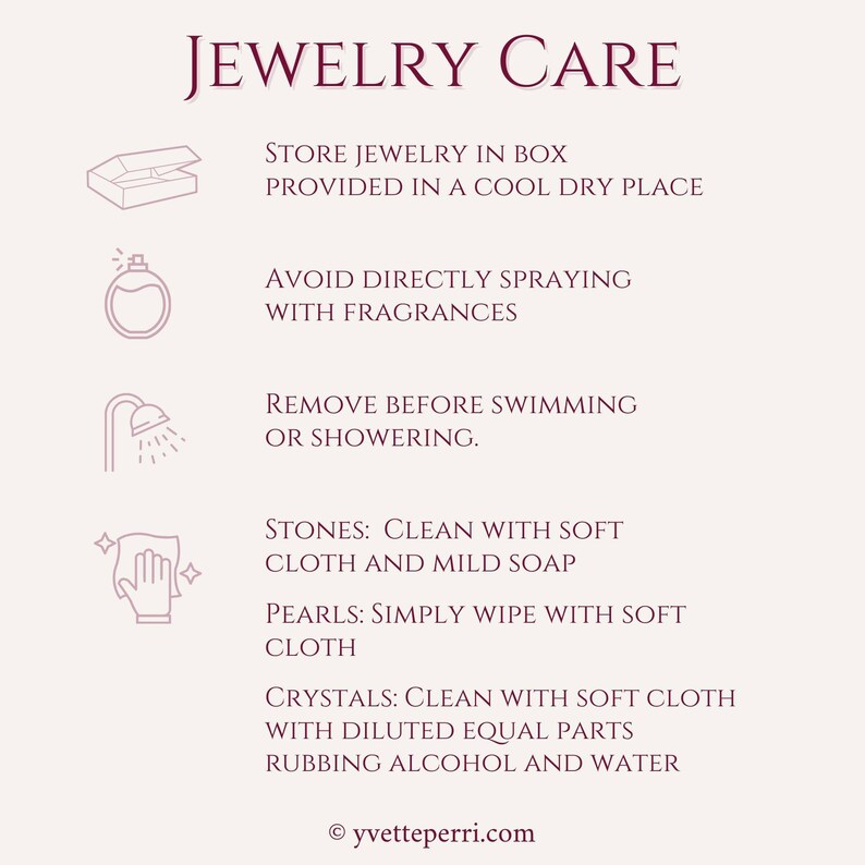 Puede incluir: Una gu&iacute;a de cuidado de joyas con instrucciones de texto. Aconseja guardar las joyas en una caja, evitar las fragancias, quit&aacute;rselas antes de nadar, limpiar las piedras con jab&oacute;n, limpiar las perlas y limpiar los cristales con alcohol y agua.