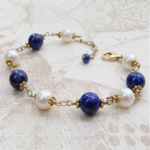 Pulseira de lápis-lazúli e pérolas, banhada a ouro, pulseira com pedras preciosas azuis, joias de casamento com pérolas brancas, aniversário de setembro, presente de aniversário