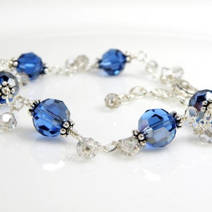 Blaues Kristallarmband, Sterlingsilber oder Gold gefüllt, Saphir Swarovski Kristall, September Geburtstagsgeschenk, Marineblau Schmuck Geschenk für Frauen