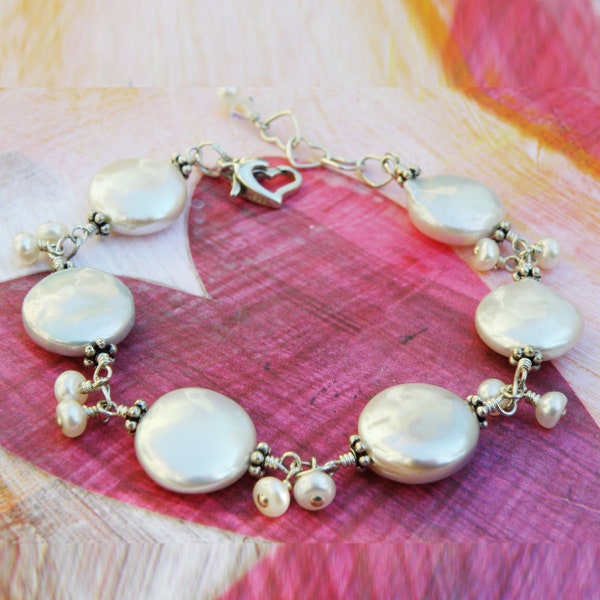 WHITE WILD PEARL BRACELET