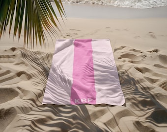 Gepersonaliseerde roze gestreepte strandhanddoek: zomeraccessoire