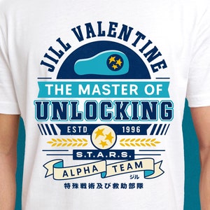 Jill Master Of Unlocking Emblem Unisex T-Shirt // Resident Evil Videospiel // Gaming Tee // Gamer T-Shirt // Umbrella Corporation // Waschbär