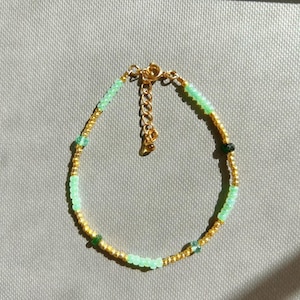 Golden Forest Emerald Bracelet, May Birthstone Bracelet, Dainty Beaded Bracelet, Healing Bracelet, Stackable Bracelet,Gemstone Bracelet,