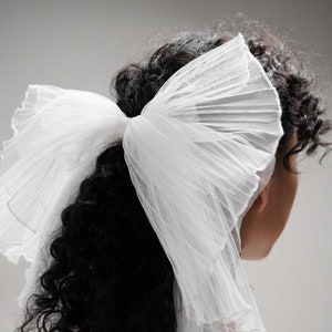 Pleated Tulle Wedding Hair Bow, Minimalistic Bridal Hair Bow, Modern Wedding Hair Accessory, Pleated Bridal Bow