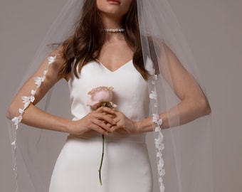 Modern Leaf Lace Wedding Veil, Floral Trim Bridal Veil, Minimalist Wedding Accessory, Soft Tulle Bridal Veil