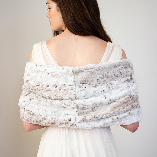 Faux Fur Wedding Twist Shawl | Ivory Faux Fur Infinity Wrap shops | Bridesmaid Stole | Winter Wedding Fur Cape [Aberdeen Fur Stole]