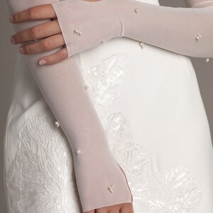 Wedding gloves with pearls