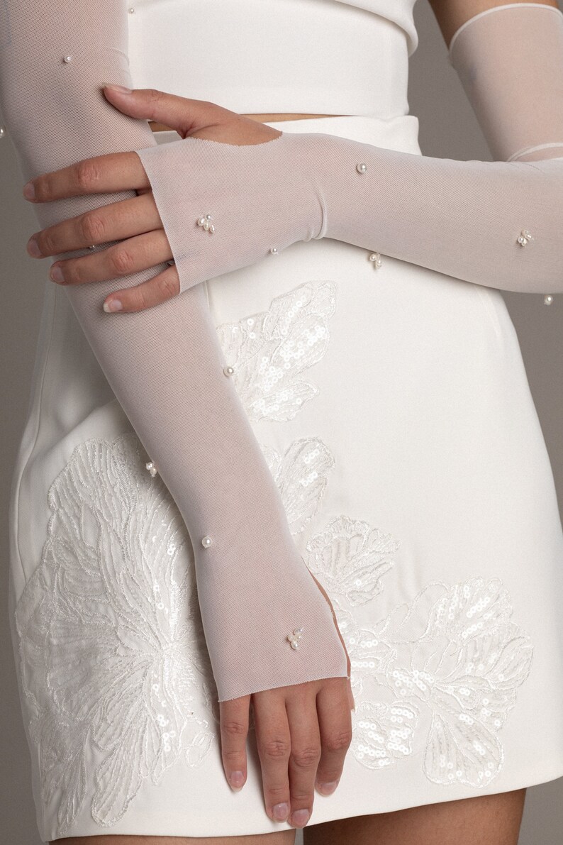 Wedding gloves with pearls