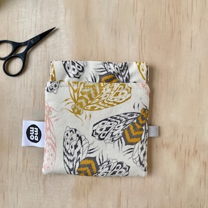 Summer Moths minimalistisch knijpzakje / mini portemonnee of dobbelstenen tas, reistas knijpzakje, kleine portemonnee met bug-ontwerp