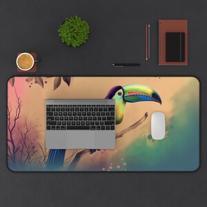 Alfombrilla de escritorio con diseño de tucán de acuarela, alfombrilla de ratón grande con diseño de pájaro tropical, regalo de decoración de oficina imagen 2