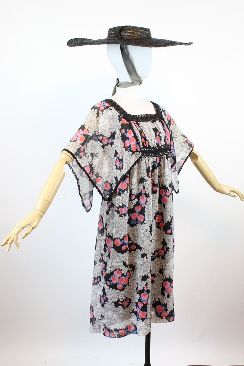1970s FACE print art nouveau angel sleeve dress small new spring