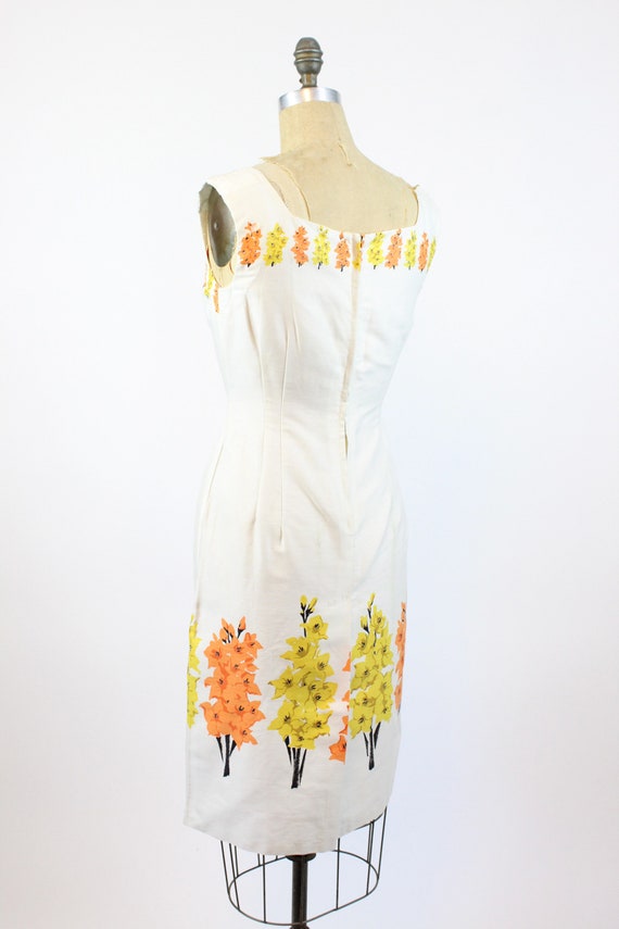 1950s gladiolus border print dress | vintage flor… - image 8