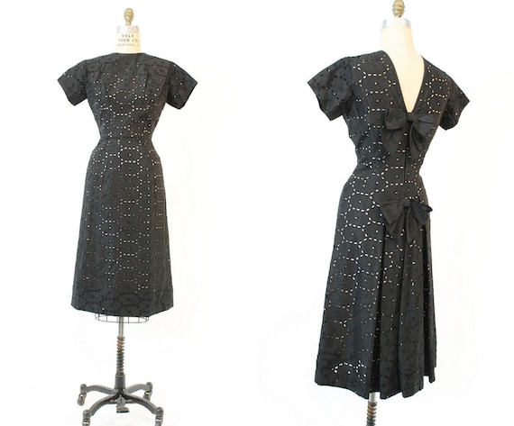 1950s eyelet dress | vintage wiggle dress back bow