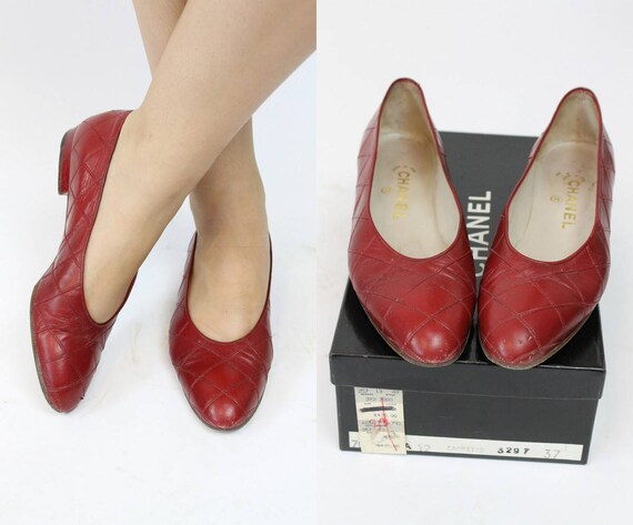 1980s Chanel quilted pumps size 7 us | vintage cla