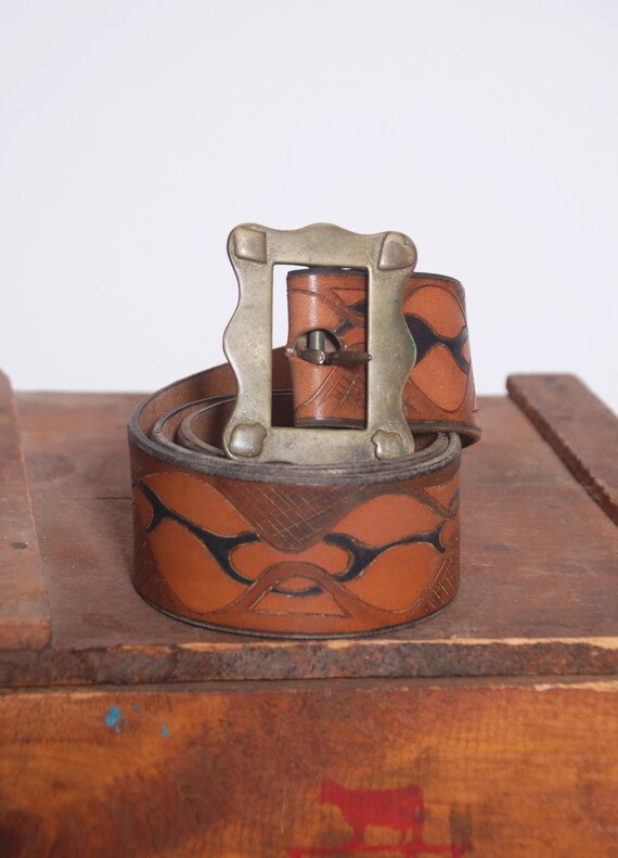 1960s tooled leather belt / 60s leather belt / lea