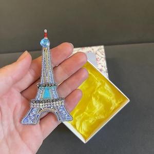 Beaded Eiffel Tower,Eiffel Tower Brooch,Handmade Paris Brooch,French Landmark Pin,Elegant Bead Jewelry,Gift for Travel Lovers,Gift for Her