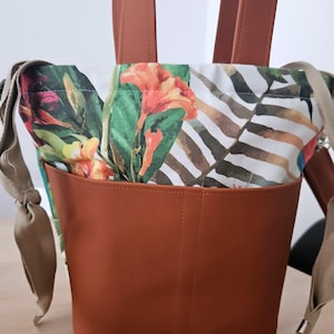 Parrot Bucket Bag