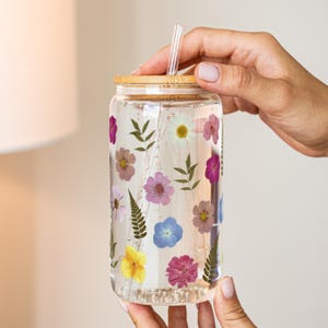Floral à siroter en verre PNG fleurs pressées téléchargement numérique esthétique tasse à café glacé Design Télécharger Floral Art fichier wrap pour sublimation