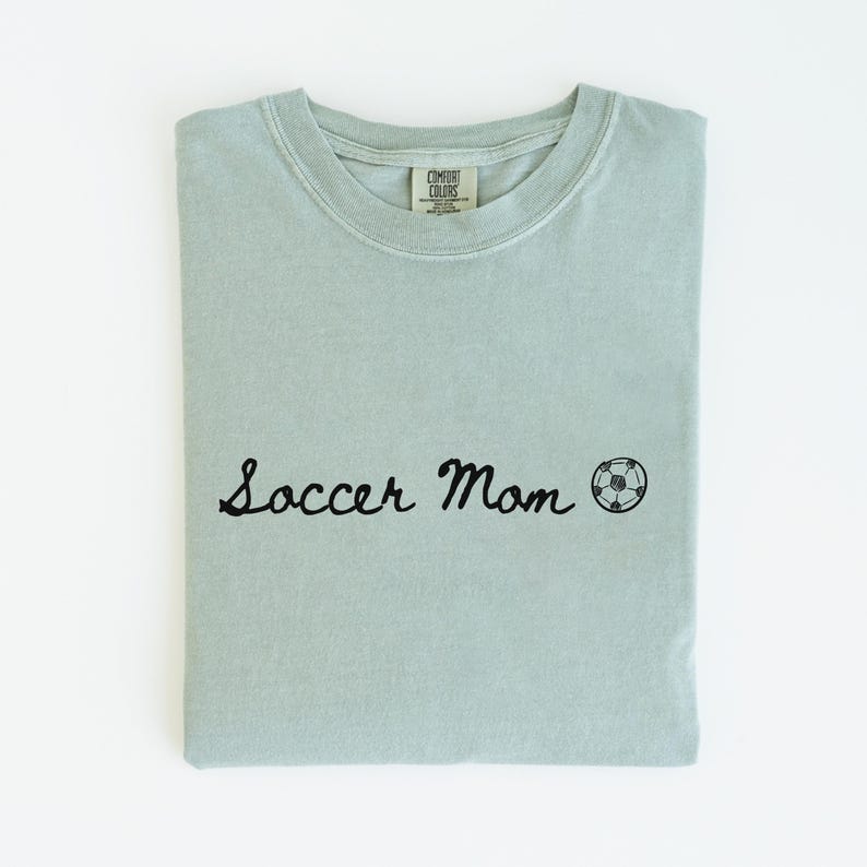 Soccer Mom Oversized Comfort Colors Shirt Soccer Mama Oversized T shirt for Game Day Casual Soccer Mom Oversized Tee Shirt For Team Support