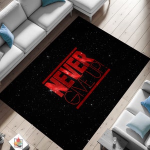Tappeto Never Give Up, tappeto motivazionale, tappeto incoraggiante, tappeto con carta della fortuna, tappeto per palestra, arredamento moderno per la casa, tappeto alla moda, estetica scura, tappeto per bambini