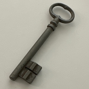 Skeleton Key Barrel key Steampunk Large Vintage - Altered art p14