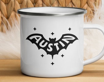 AUSTIN BAT-mugg / 355 g emaljmugg i campingstil • Original fladdermus från Austin, Texas, och stjärnlogotyp i svart av en texansk designer, unik present från Austin, Texas