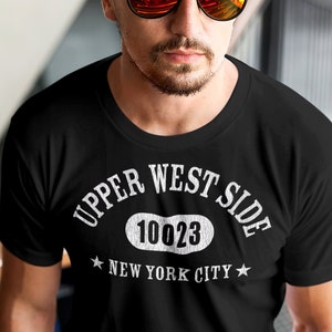 Chemise UPPER WEST SIDE 10023, unisexe • Modèle athlétique classique blanc. Texture de style vintage / Disponible en noir, bleu marine ou chiné foncé