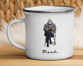 TAZA BERNIE MITTENS, taza de camping de esmalte de 12 oz • taza de té de café Bernie Sanders, meme de inauguración de 2021, estado de ánimo de Bernie con máscara y abrigo