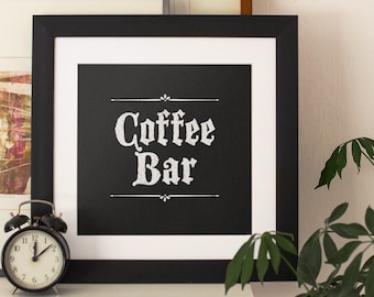 KAFFEBAR Fysiskt konsttryck, 25 cm / 30 cm / 40 cm / 45 cm • Skylt för köksinredning, oramad köksväggkonst, gotisk kaffebar