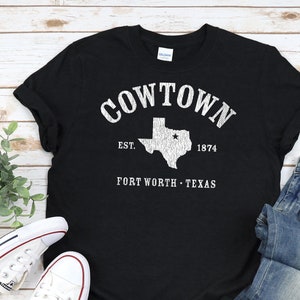 CHEMISE COWTOWN, Unisexe En Noir / Marine / Heather • Fort Worth TX design athlétique en blanc w. texture vintage en détresse, Fort Worth Texas