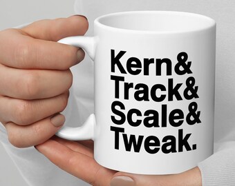 Presente engraçado do designer gráfico 11 onças. ou 15 onças. Caneca de cerâmica • Xícara de café/chá com humor de designer para designer profissional/diretor de arte e muito mais