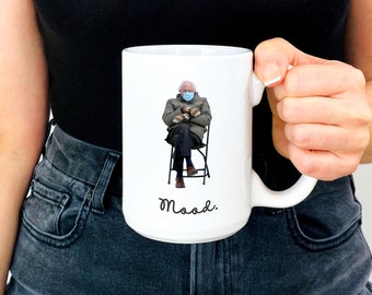 Inauguración de Bernie Sanders 2021 Taza 15 oz. • Estado de ánimo, Mittens, Abrigo, Siente el Berna, Divertidos memes lindos, Taza de café, Biden, Regalo para ella, Para él