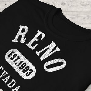 RENO Shirt, Unisex W. Distressed Vintage Textur • Reno NV / Reno Nevada Sportstil Geschenk Tshirt, est. gegründet 1903