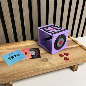 Überraschen Sie Ihre Liebsten mit Ihrem eigenen Telefonständer für das Hitster-Spiel (inoffiziell)