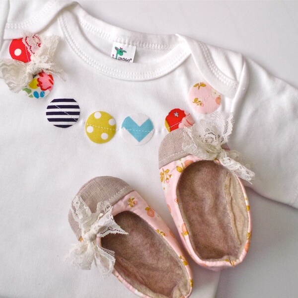 NEW Necklace Girl Shoe/Onesie Combo - Pink Shoe