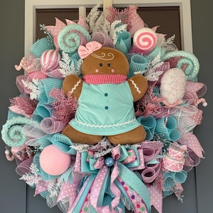 Pastel Gingerbread Girl Christmas Wreath – Pink Mint Holiday Candy Decor – Gingerbread Kitchen – Whimsical Winter Front Door Decoration