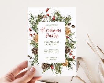 Può includere: Un invito a una festa di Natale bianco con un'illustrazione ad acquerello di rami di pino, agrifoglio, bacche e fette di arancia essiccate. Il testo recita "Join us for our Christmas Party, December 23 at 9:00PM, 123 Anywhere St, Any City, ST 12345, RSVP to Olivia: -123-456-7890".