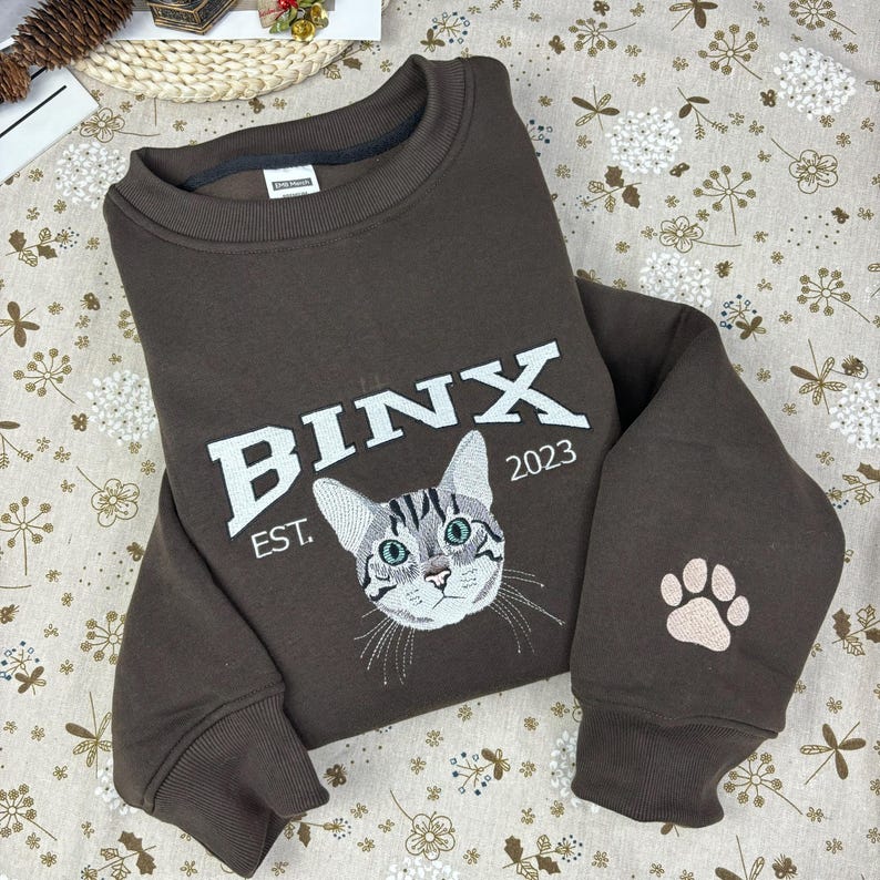 Custom Embroidery Cat Photo Sweatshirt, Custom Embroidered Sweatshirt with Cat Name, Gift for Cats Lover, Custom Pet Portrait Sweatshirt image 2