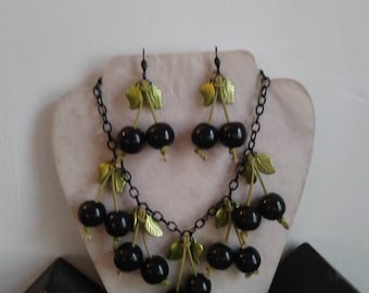 30s 40s 50s Style Wooden BLACK CHERRY Style Necklace & Earrings Novelty Fantasy