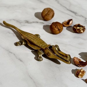 Vintage Brass Alligator Nutcracker, Retro Crocodile Nut Cracker, Mid Century  Nutcracker, Gold Metal Nut Cracker, Gift for Host or Bar Decor