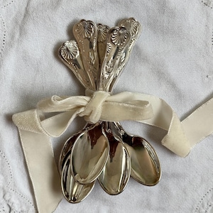 Set of 6 Italian 800 Silver Plated Tea Spoons, Classic Shell Pattern – Vintage 1960s Elegant Flatware, King Shell Cutlery, Dessert Spoons