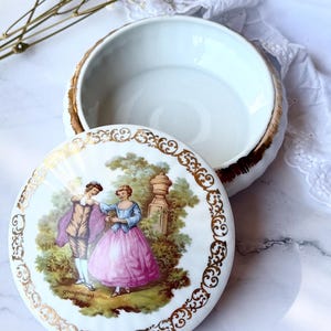 French Vintage Limoges Big Porcelain Round Trinket Jewelry Box with Fragonard Scene, Collectible Limoges Romantic Luxury Gift From France
