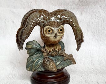 SELTENE Vintage 1970er Jahre Uhu-Figur mit Holzsockel von Antonio Ballester, Spanische Gres-Skulptur Buho-Encrepado, Geschenk für Eulenliebhaber