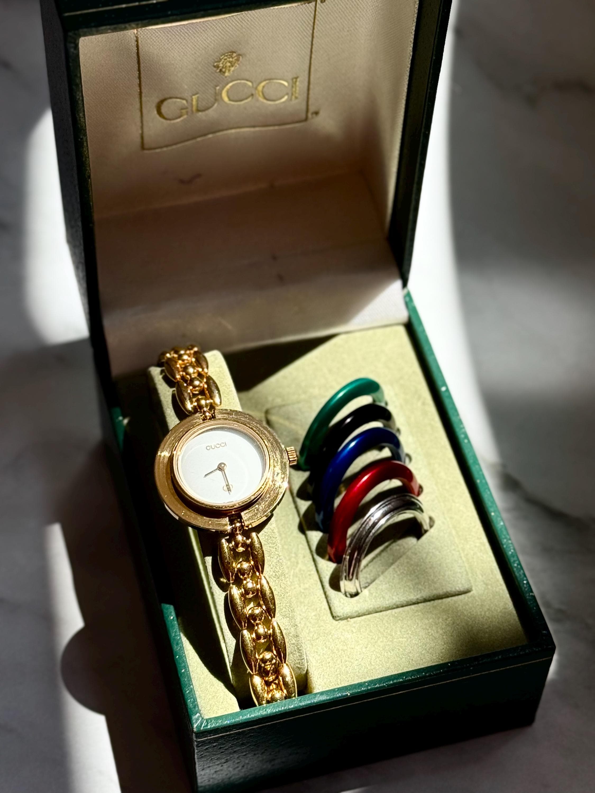 GUCCI 交換可能ベゼル カジュアルウォッチ GUCCI 交換可能ベゼル カジュアルウォッチ