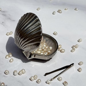 Vintage Silver-Plated Shell Pill Box – Rare 1970s With Original Tongs – Elegant Gift & Self-Care Ritual