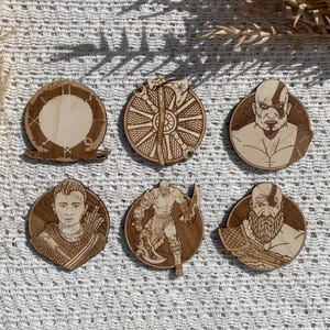 Set di sottobicchieri in legno God of War - Regalo Geek - Collezionabili per giocatori - Sottobicchieri fatti a mano - Decorazione in legno - Accessori Geek