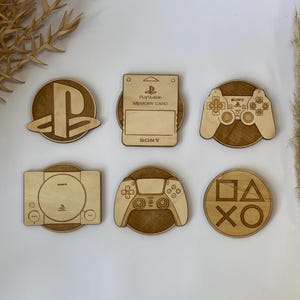 Conjunto de bases para copos de madeira para Playstation - Presente para jogadores - Colecionáveis geeks - Bases para copos artesanais - Decoração de madeira - Presente exclusivo para jogadores