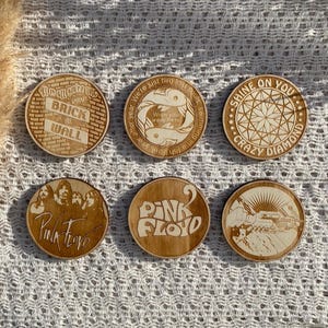 Sous-bocks en bois Pink Floyd - Cadeau - Ensemble de sous-bocks faits main - Décoration d'intérieur - Cadeaux uniques - pendaison de crémaillère - Lot de sous-bocks - Roche