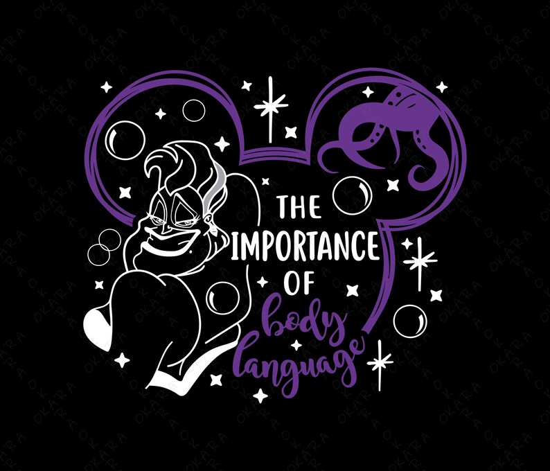 Puede incluir: Dise&ntilde;o gr&aacute;fico negro con &Uacute;rsula de La Sirenita, con un contorno de oreja de Mickey Mouse p&uacute;rpura. El texto dice "The Importance of Body Language" en blanco y p&uacute;rpura. Burbujas y estrellas completan el dise&ntilde;o.